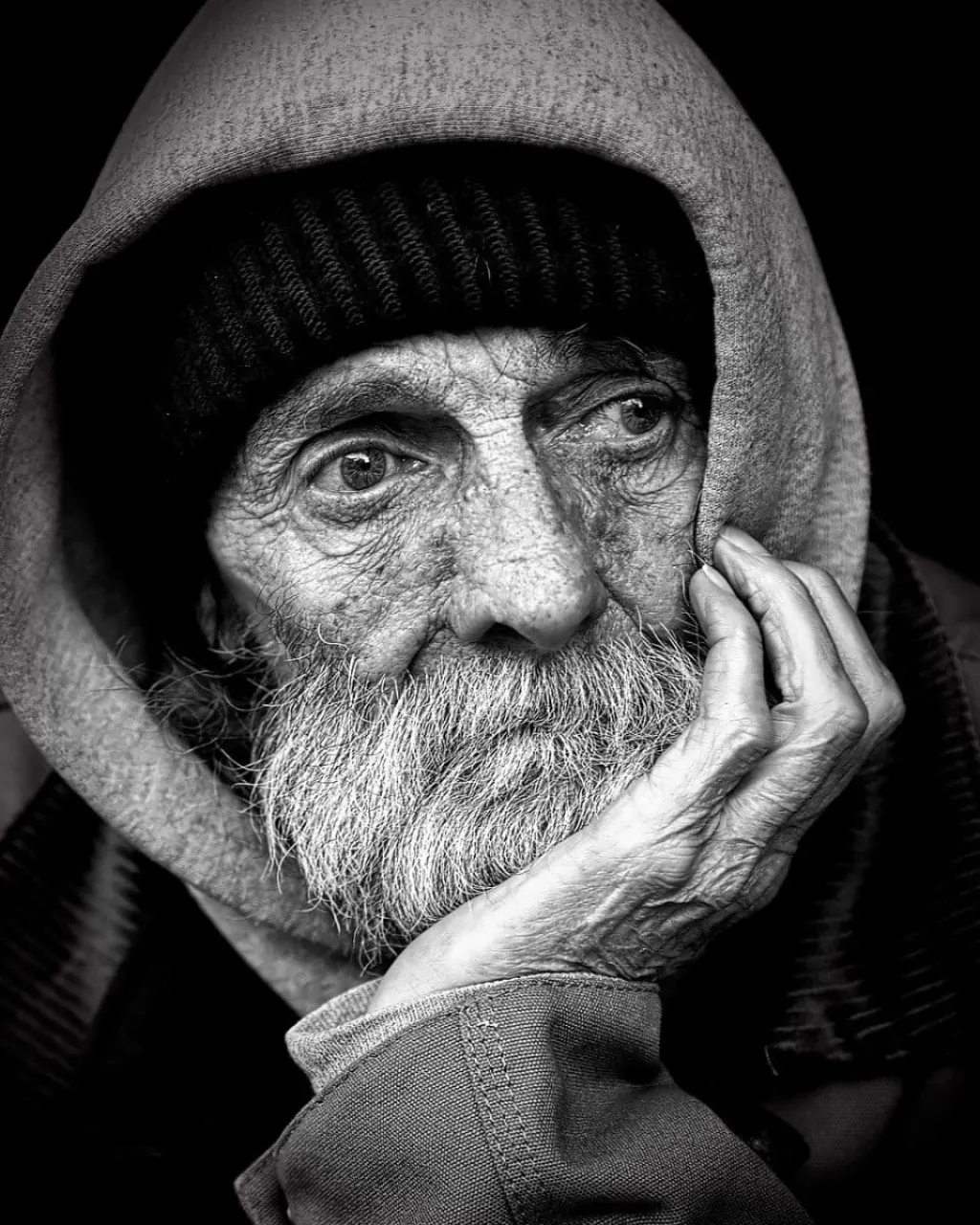 découvrez les défis et réalités des personnes sans-abri, leurs histoires poignantes et les initiatives mises en place pour les aider à retrouver dignité et stabilité. engagez-vous dans la sensibilisation et apportez votre soutien à cette cause essentielle.