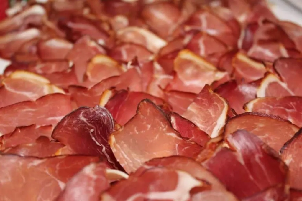 découvrez les enjeux et les implications de l'interdiction de la consommation de viande de chien. explorez les aspects culturels, éthiques et légaux de ce débat sociétal en pleine évolution.