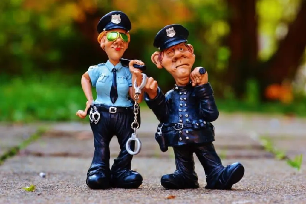 découvrez tout sur la police : son rôle, ses missions et son histoire. plongez dans l'univers de la sécurité publique et apprenez comment les forces de l'ordre contribuent à garantir la paix et la justice dans notre société.